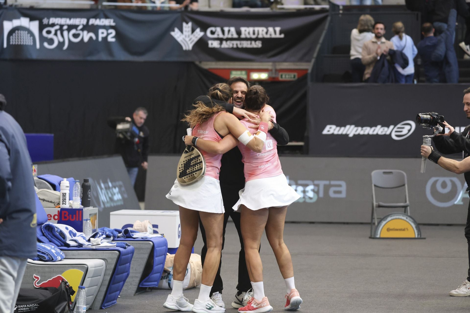 ¿Estuviste en la final femenina del Gijón Premier Padel? ¡Búscate en las fotos!