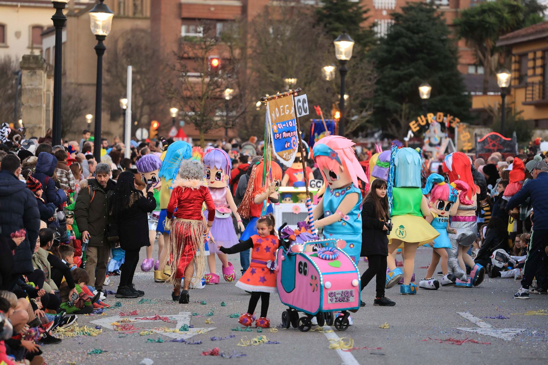 Las mejores imágenes del desfile del Antroxu de Gijón (I)