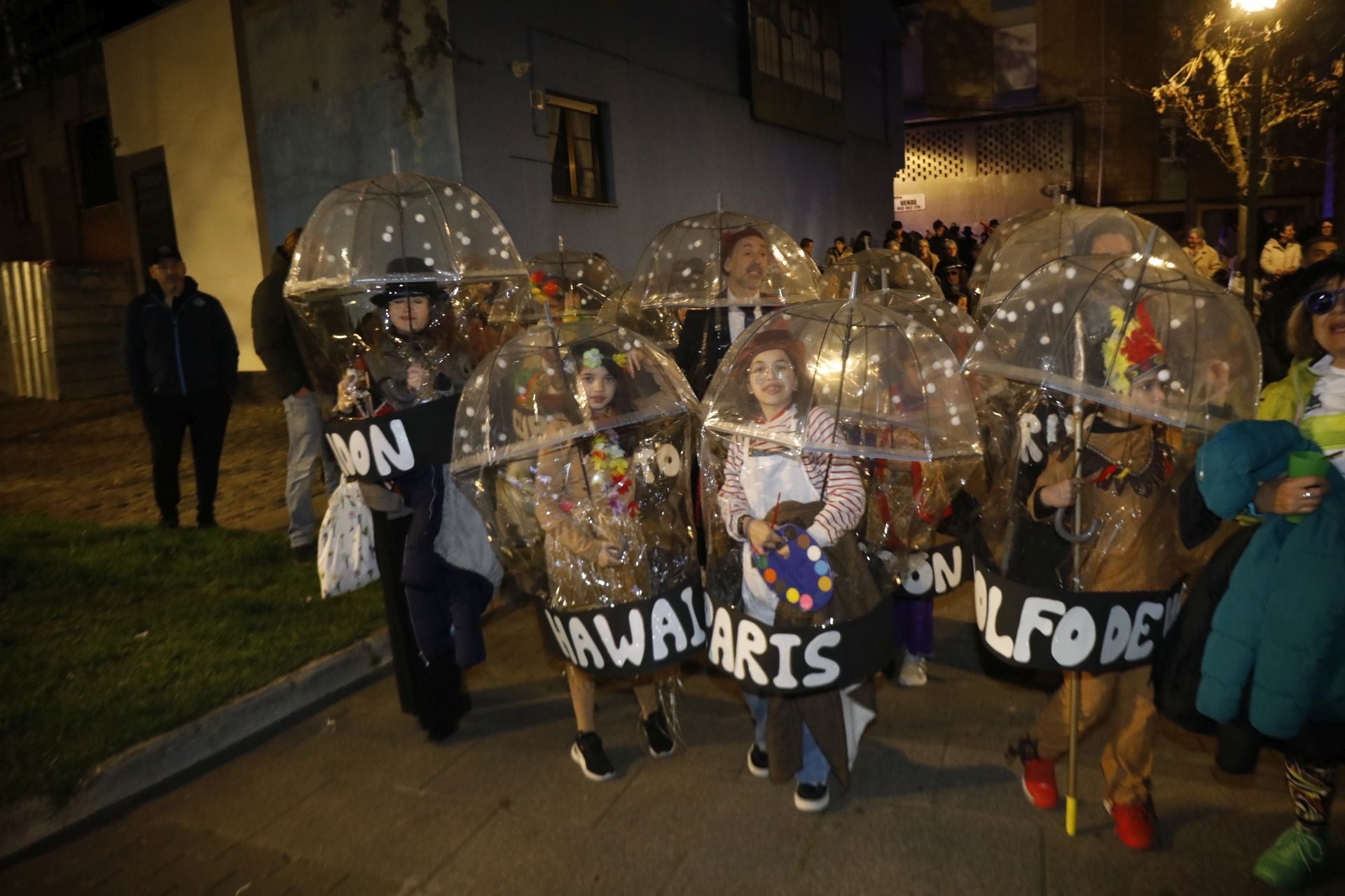 Diversión, música y todo tipo de disfraces en el Antroxu de Candás