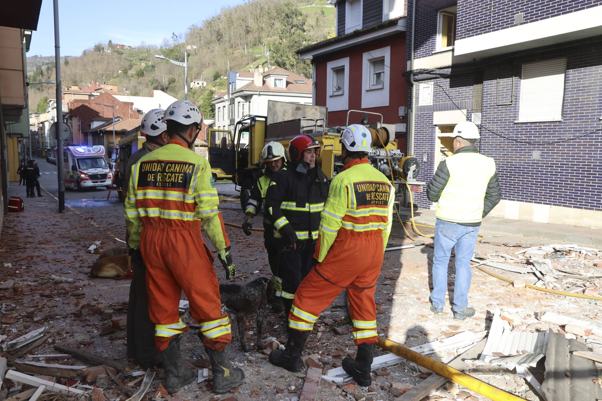 Las imágenes de la explosión de gas en Mieres que ha derrumbado un edificio