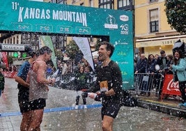 Juanjo Somohano celebra su triunfo y su nuevo récord en el Kangas Mountain Original.