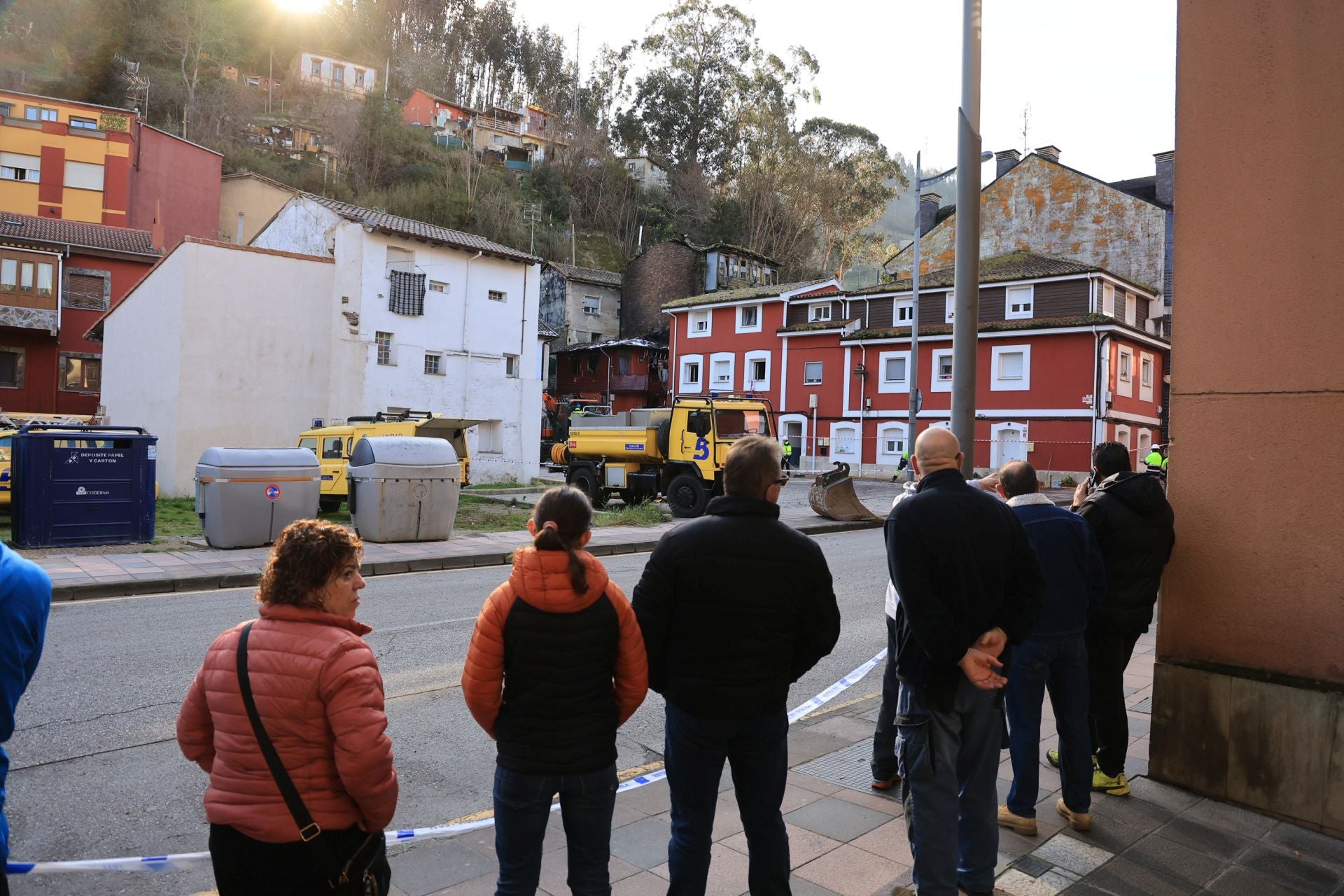 El día después de la explosión en Mieres, en imágenes