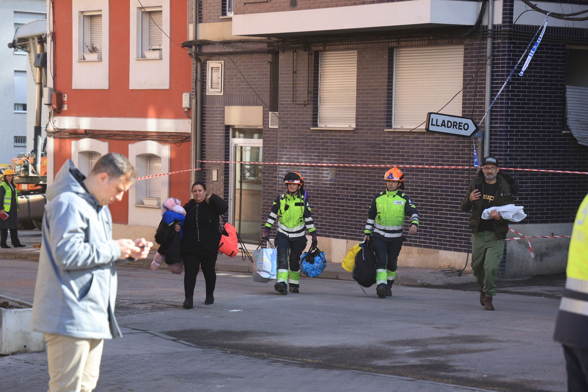 El día después de la explosión en Mieres, en imágenes
