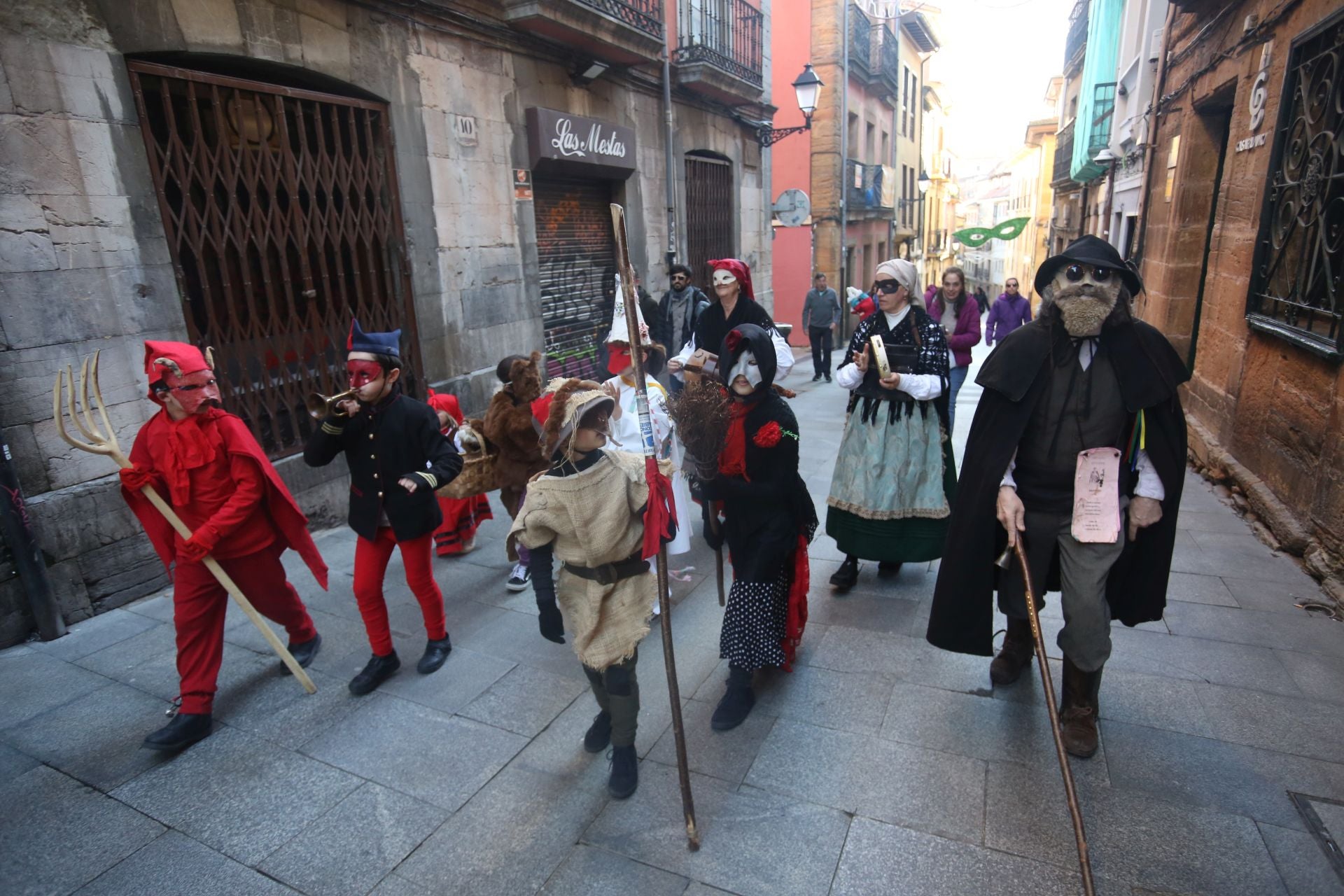 Los Mazcaritos protagonizan el lunes d&#039;Antroxu en Oviedo