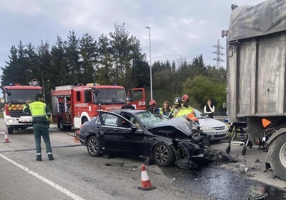 Estado en el que quedaron los vehículos accidentados en la AS-II.