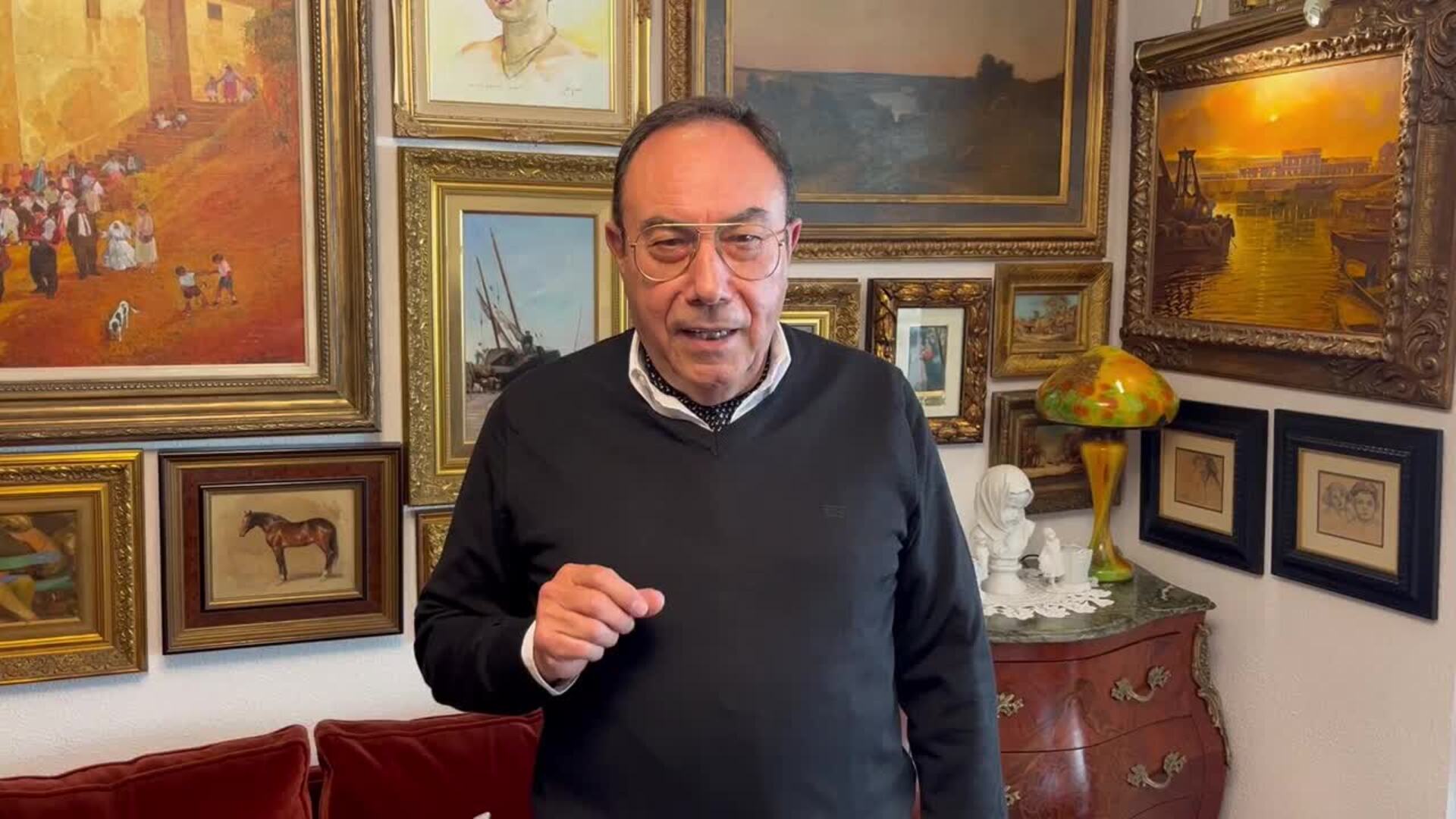 Jesús Miguel Gallego, artista, felicita a EL COMERCIO