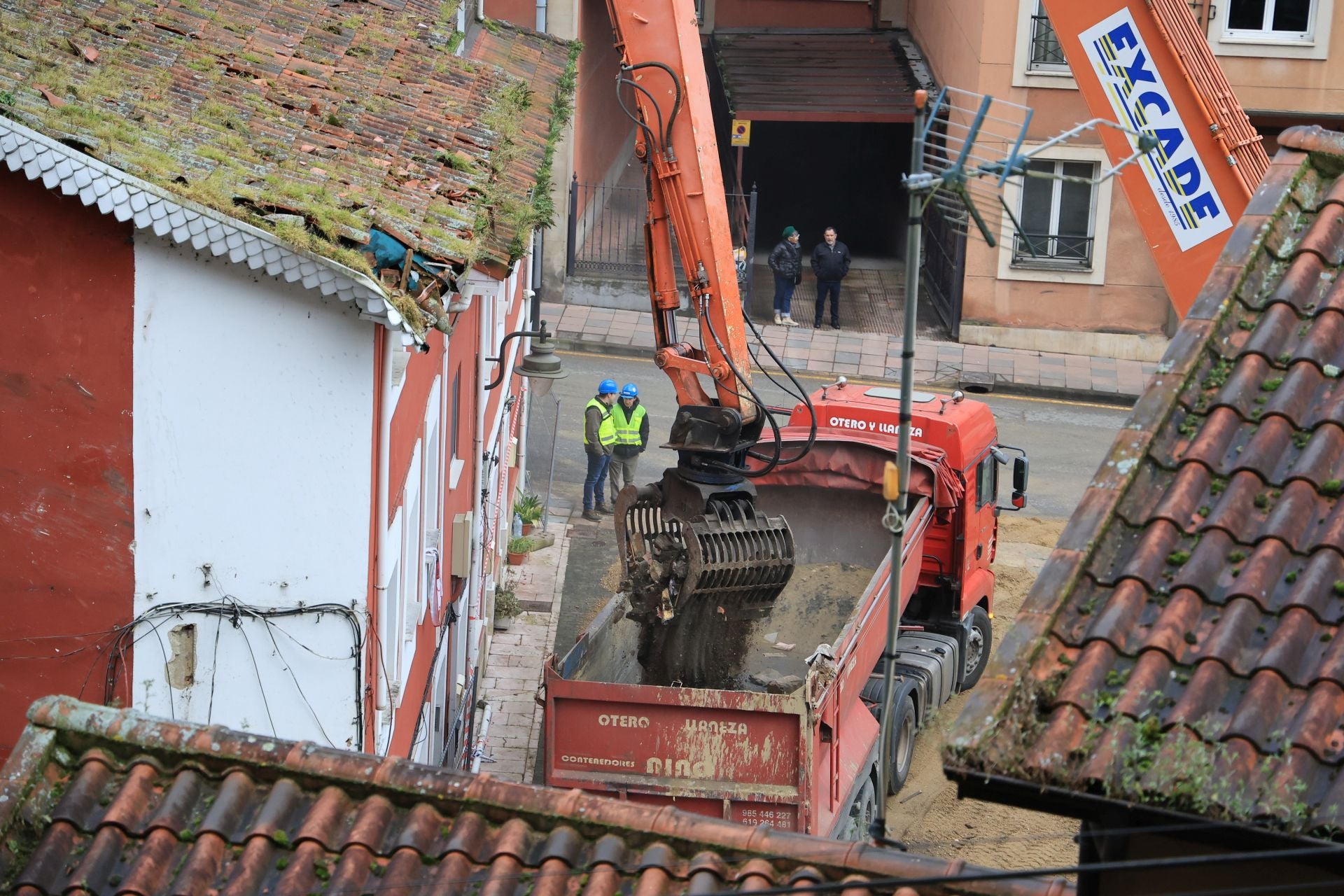 La actividad en Mieres continúa con el derribo de edificios tras la explosión