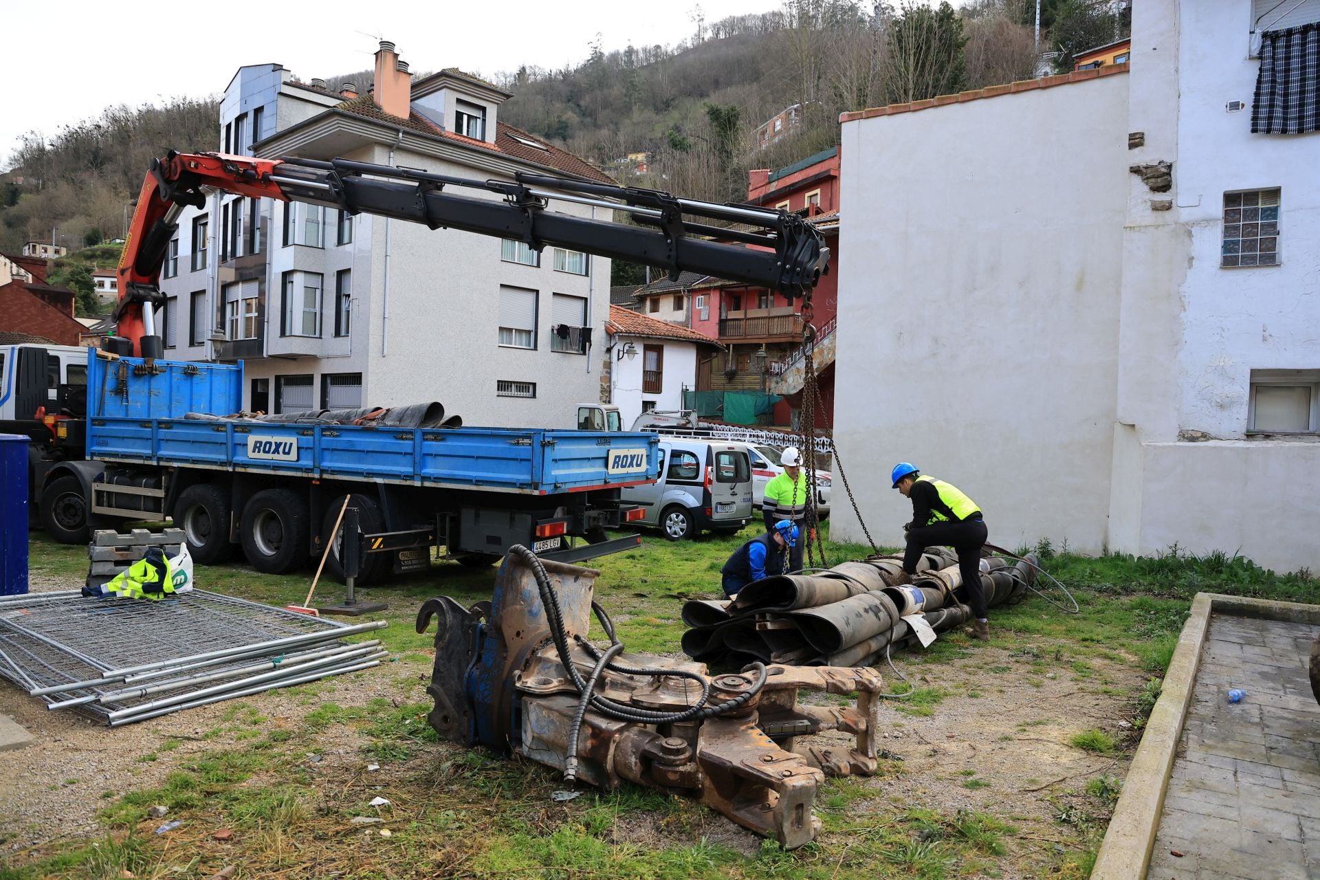 La actividad en Mieres continúa con el derribo de edificios tras la explosión