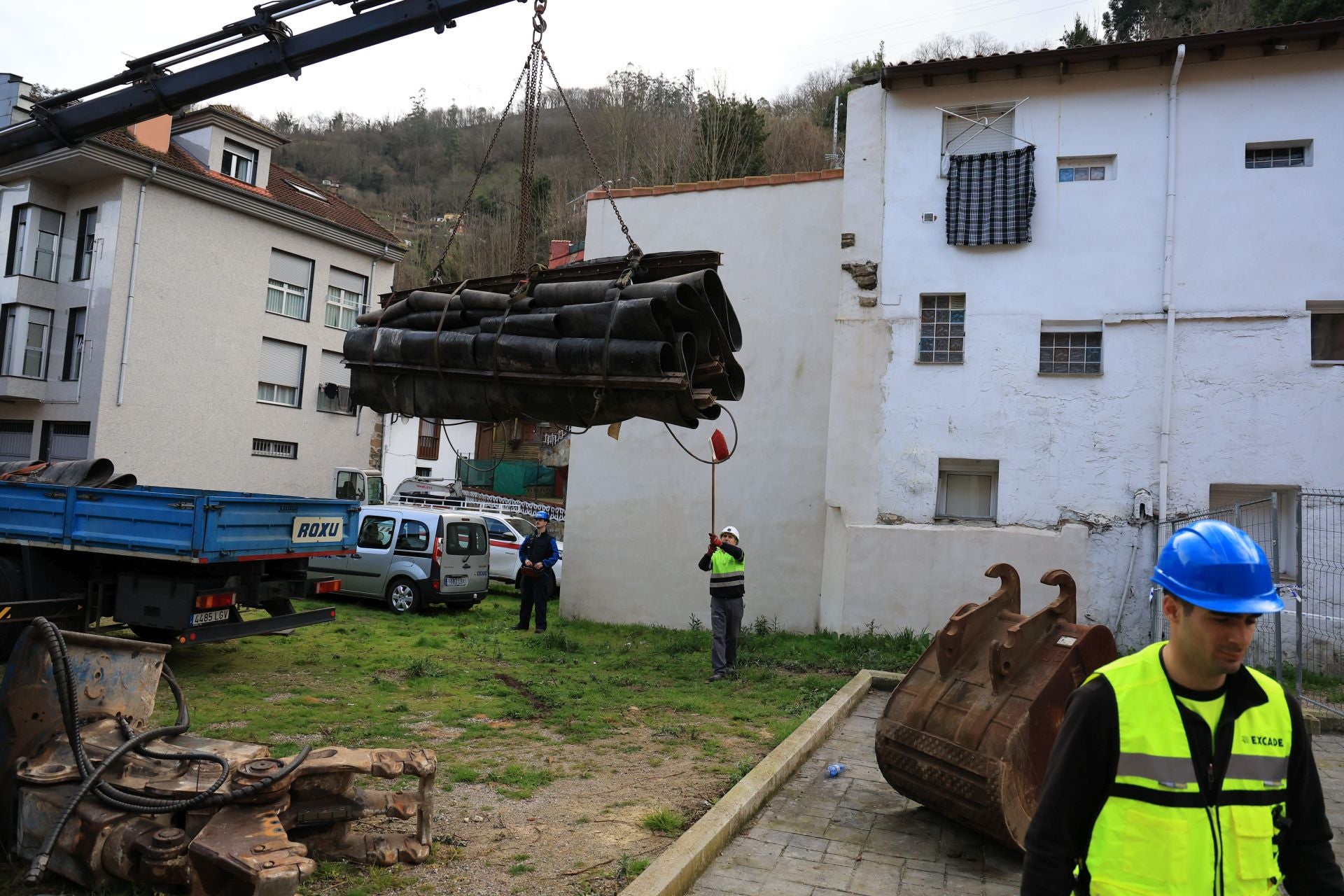 La actividad en Mieres continúa con el derribo de edificios tras la explosión