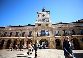 Una vista de la Casa Consistorial de Oviedo.