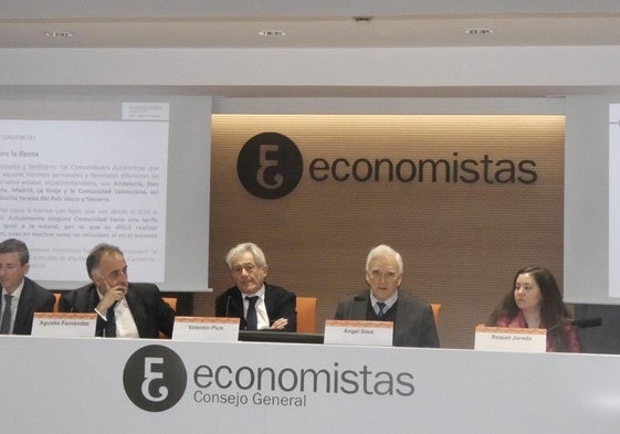 Rubén Gimeno, Agustín Fernández, Valentín Pich, Ángel Sáez, Raquel Jurado y Rubén Marín, durante la presentación del informe.