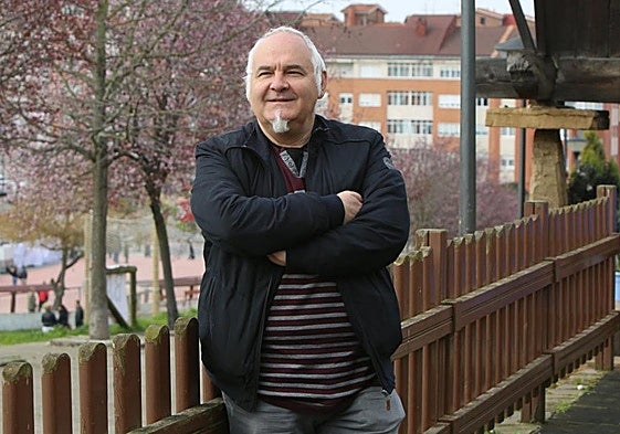 «Llanto'l bisturí p'analizar una realidá complexa»