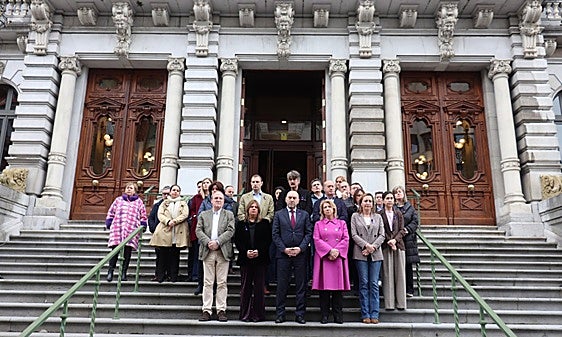 Todo el Parlamento asturiano, salvo Vox, a favor de la igualdad real