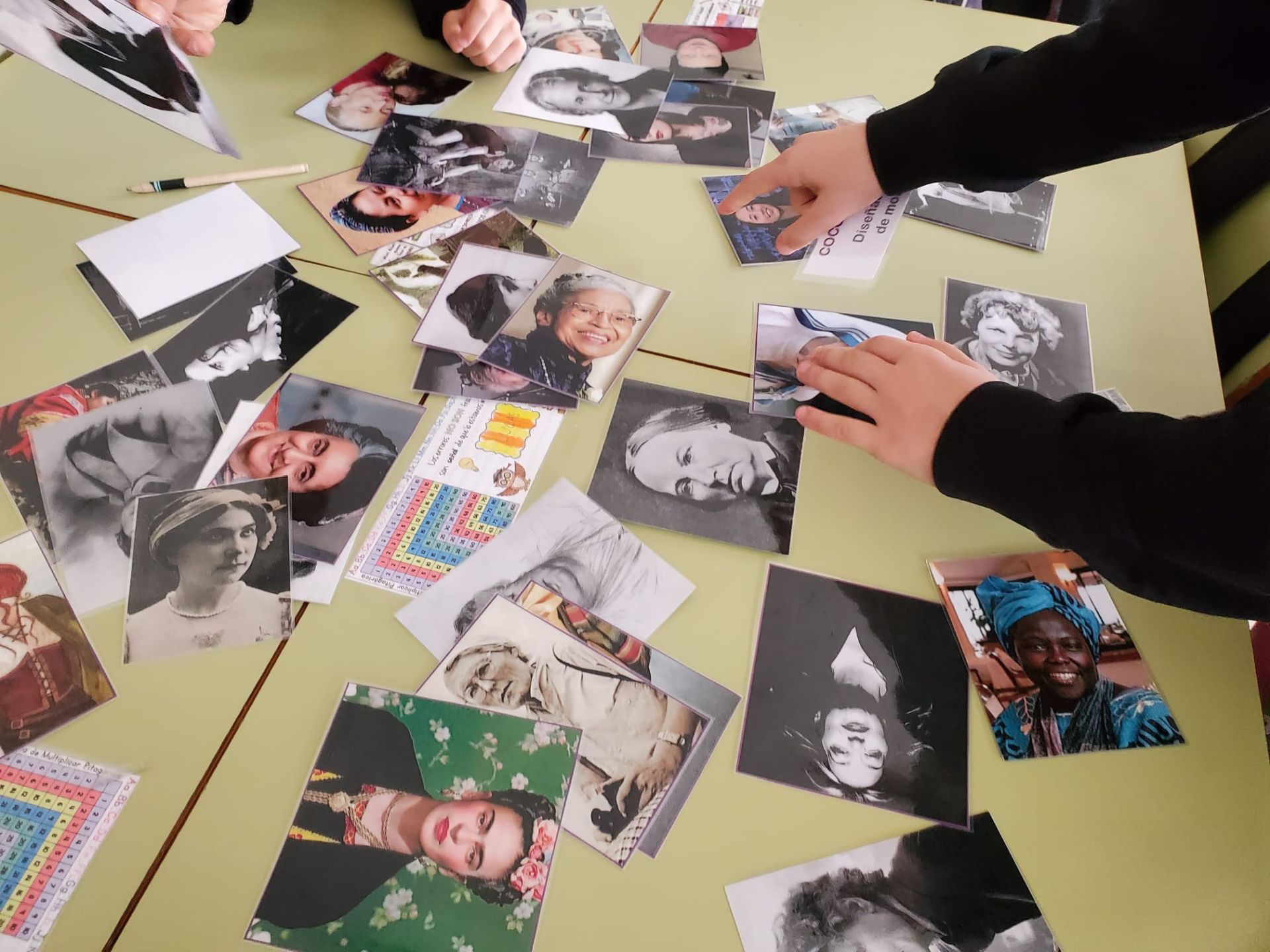 Los colegios de Gijón se vuelcan con el 8M