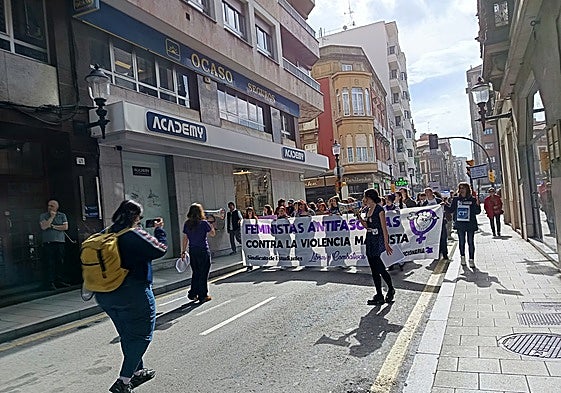 Una imagen de la protesta a su paso por la calle San Bernardo.
