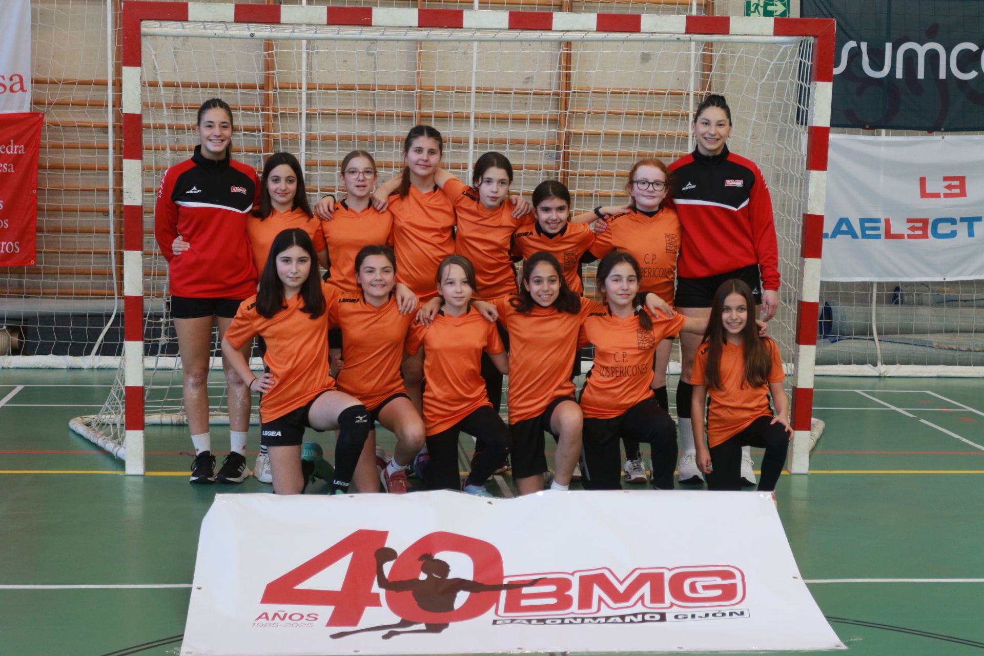 El Balonmano Gijón exhibe el poder de su cantera