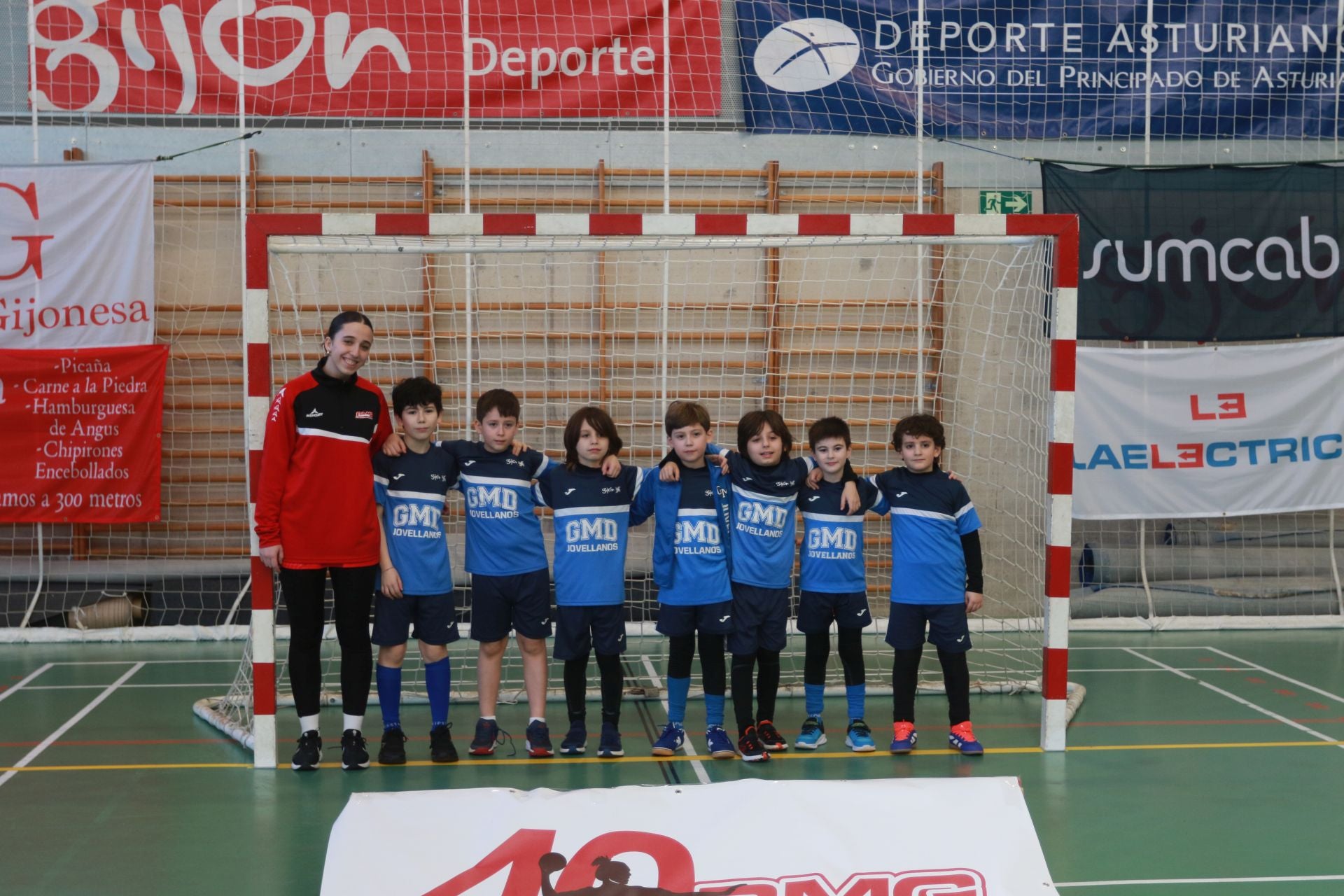 El Balonmano Gijón exhibe el poder de su cantera