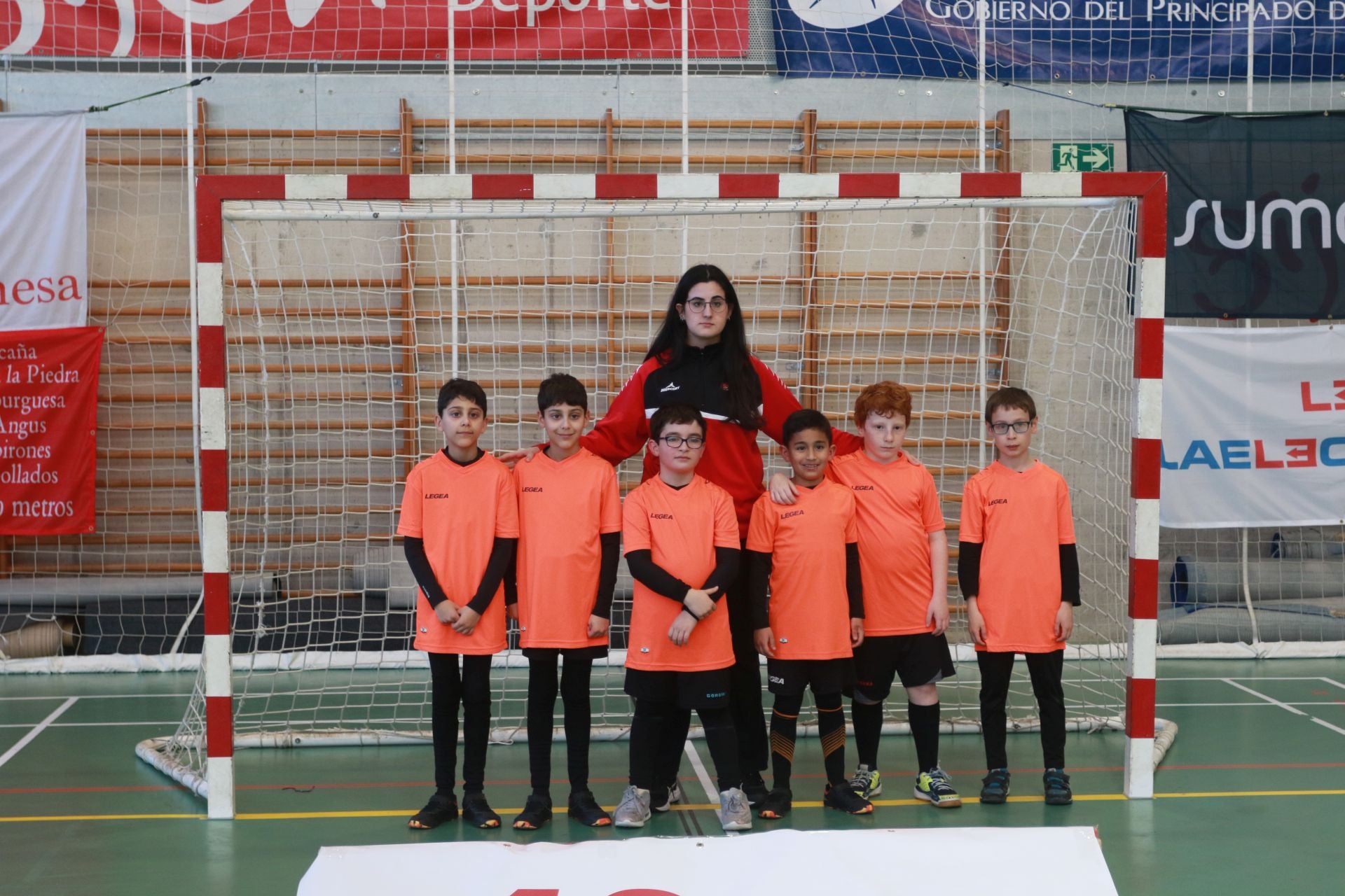 El Balonmano Gijón exhibe el poder de su cantera