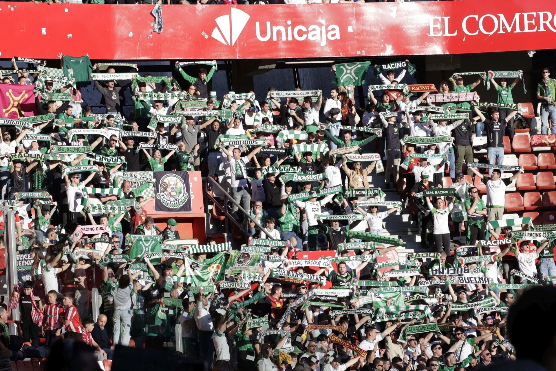 Fotos: ¿Estuviste en el Sporting-Racing en El Molinón? ¡Búscate!