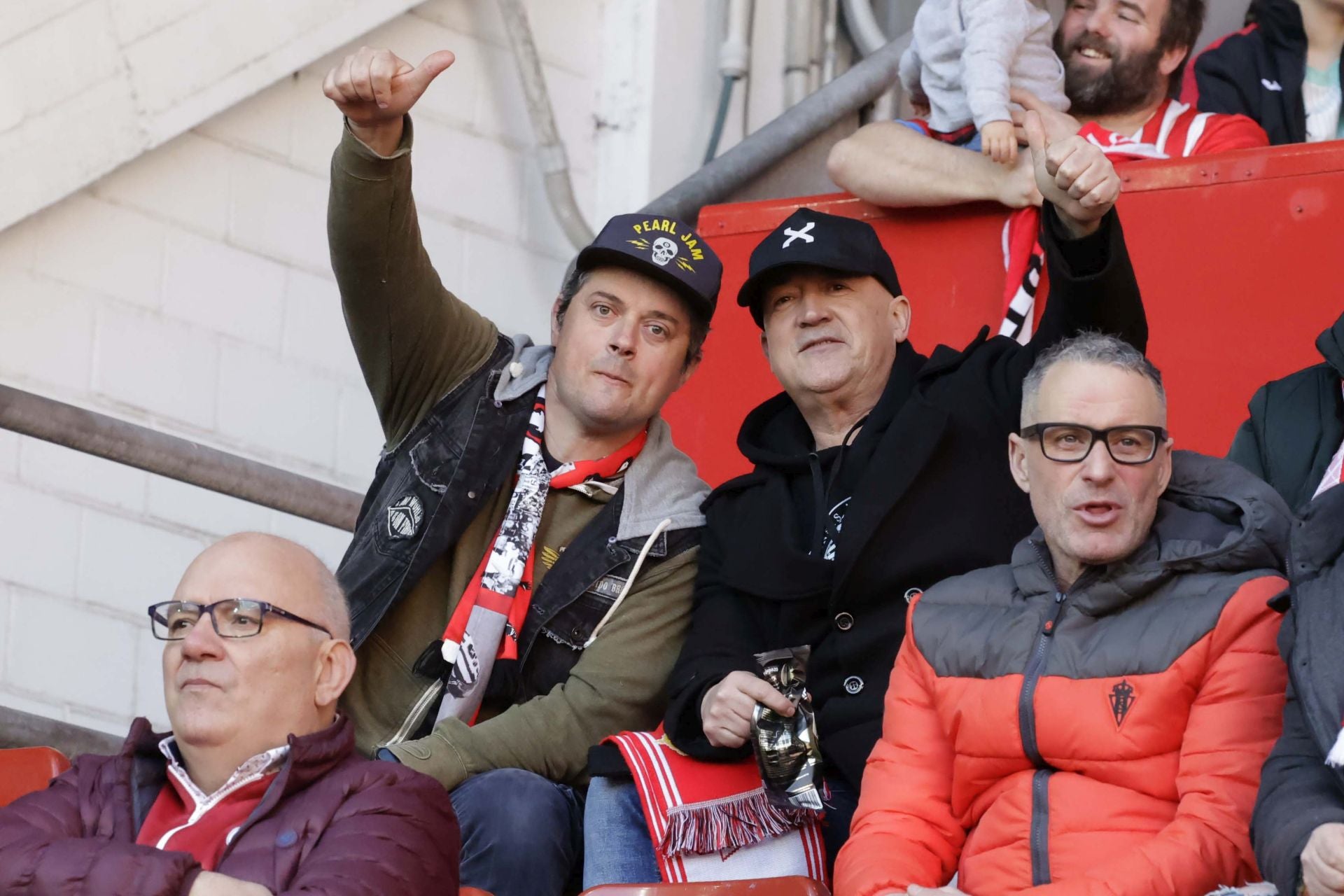 Fotos: ¿Estuviste en el Sporting-Racing en El Molinón? ¡Búscate!
