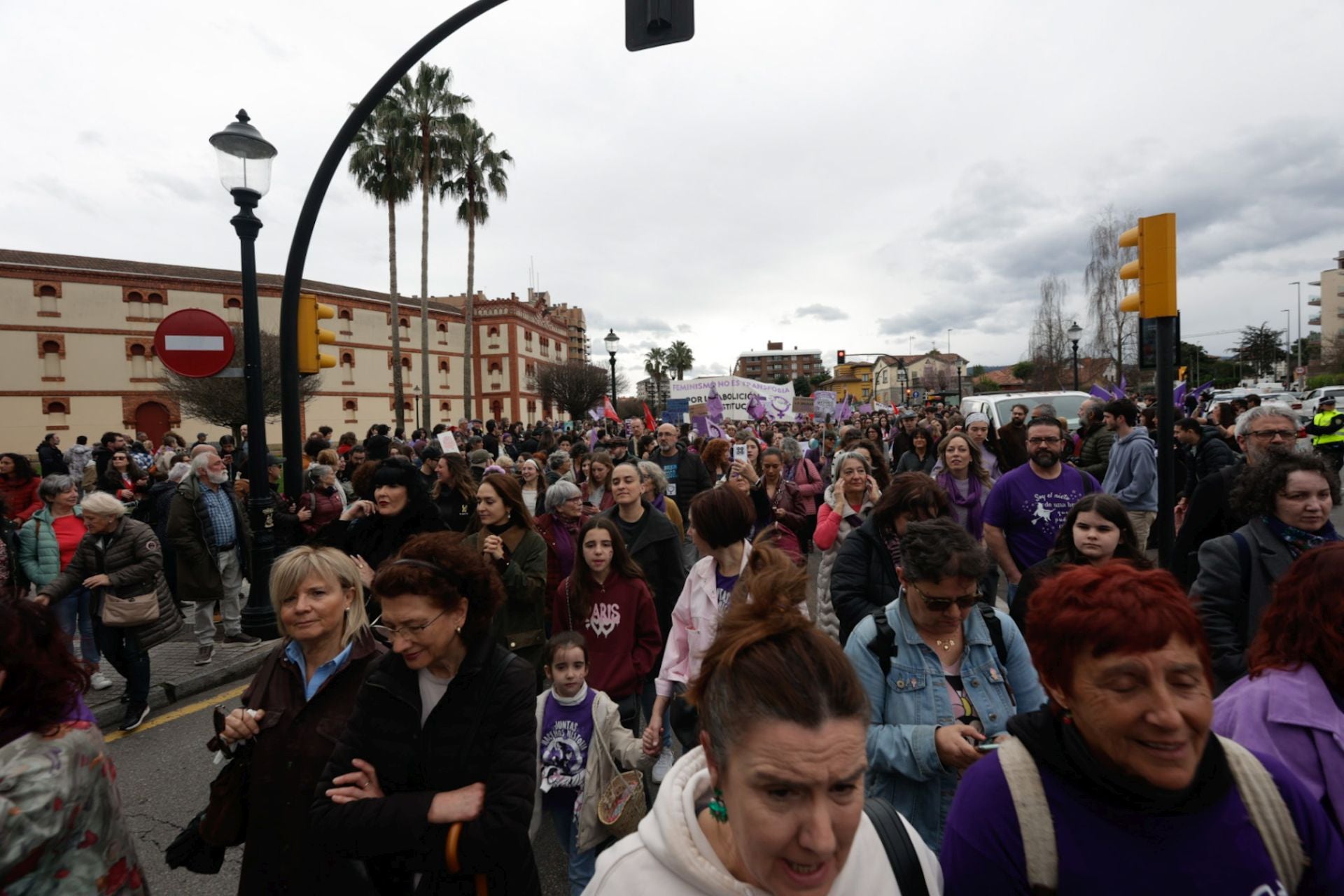 Asturias «respira lucha»: las fotos de la manifestación del 8M en Gijón