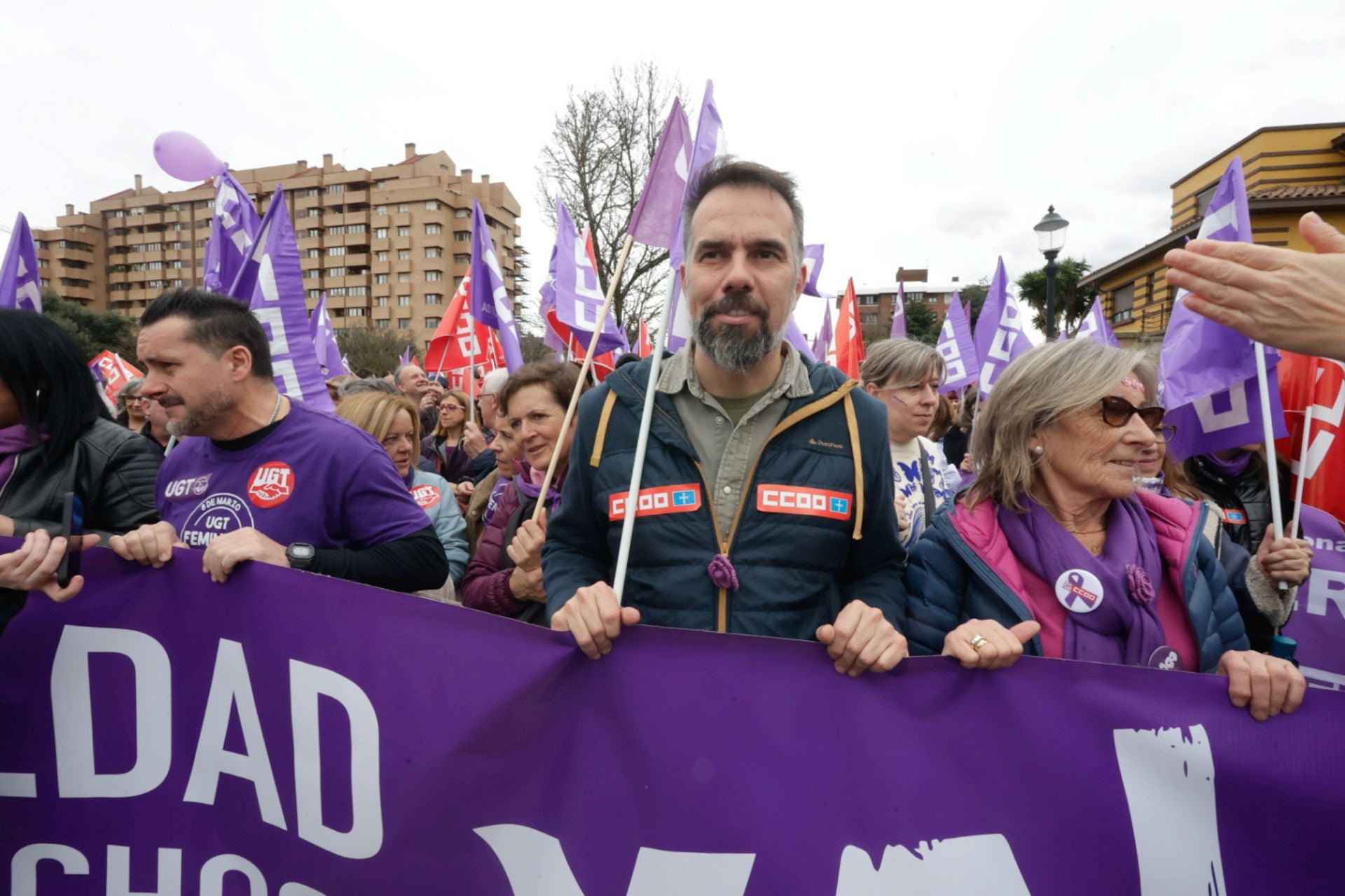 Asturias «respira lucha»: las fotos de la manifestación del 8M en Gijón