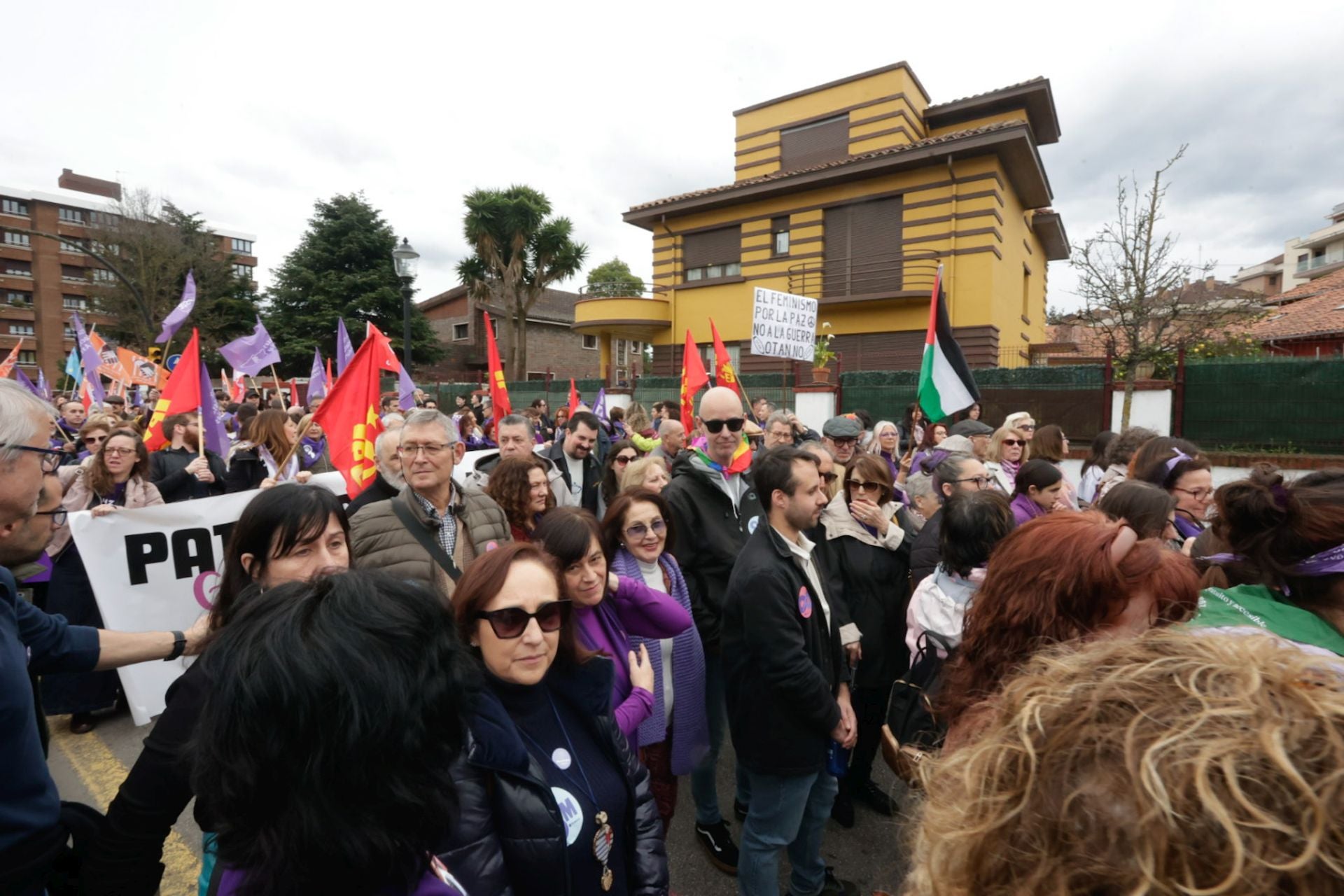 Asturias «respira lucha»: las fotos de la manifestación del 8M en Gijón