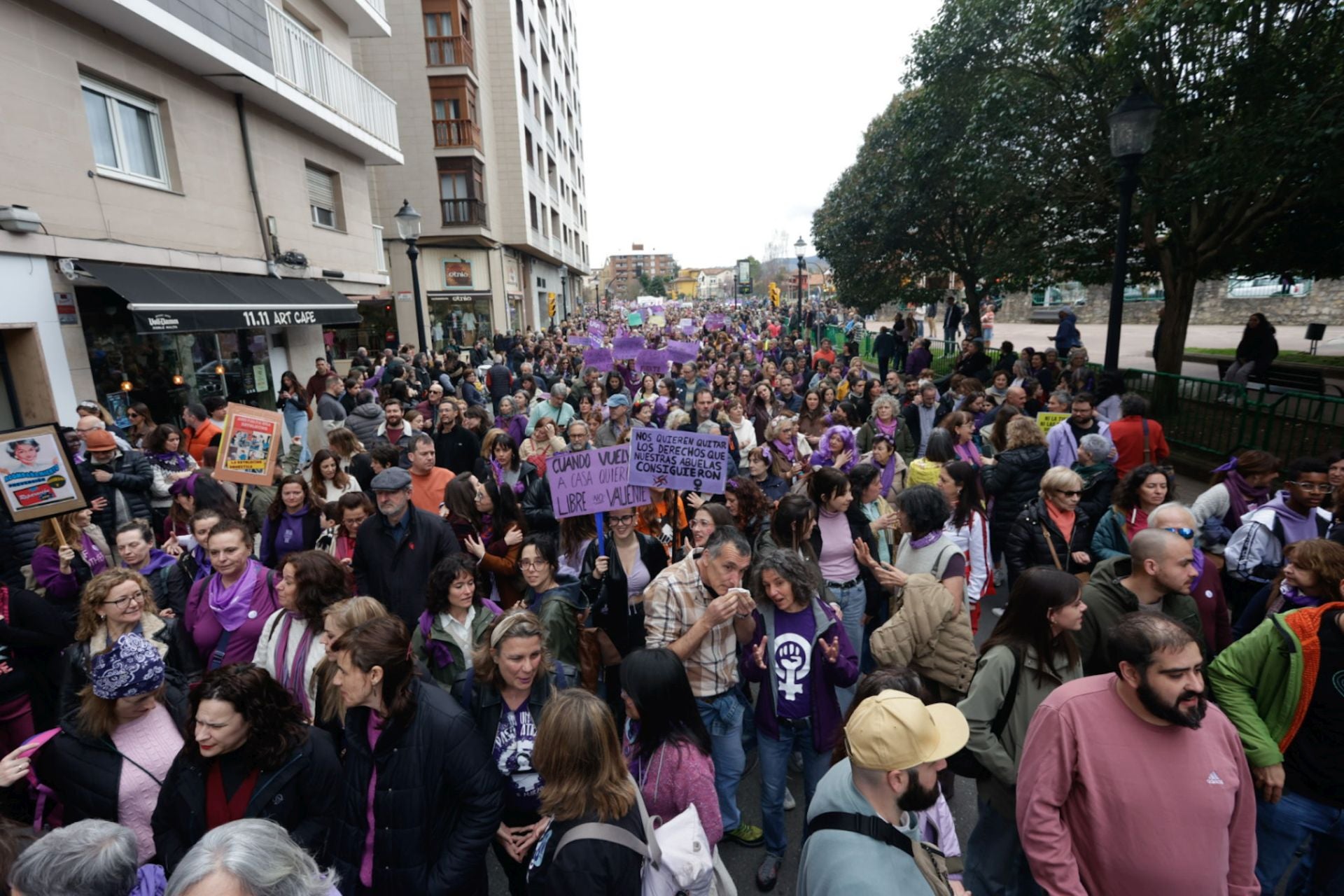 Asturias «respira lucha»: las fotos de la manifestación del 8M en Gijón