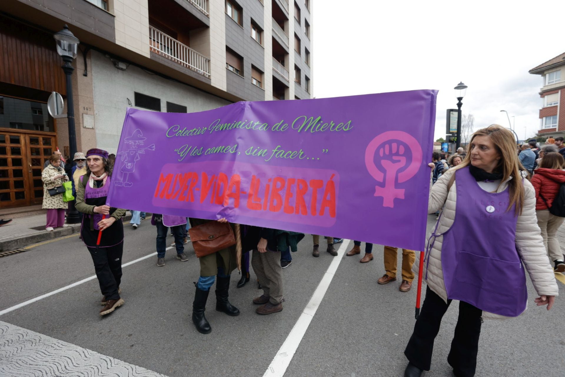 Asturias «respira lucha»: las fotos de la manifestación del 8M en Gijón