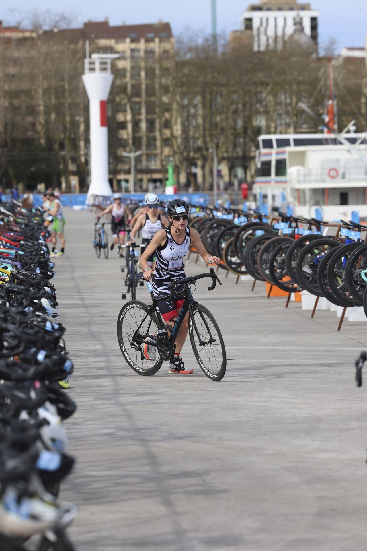 Avilés se llena de duatletas: las fotos de la competición
