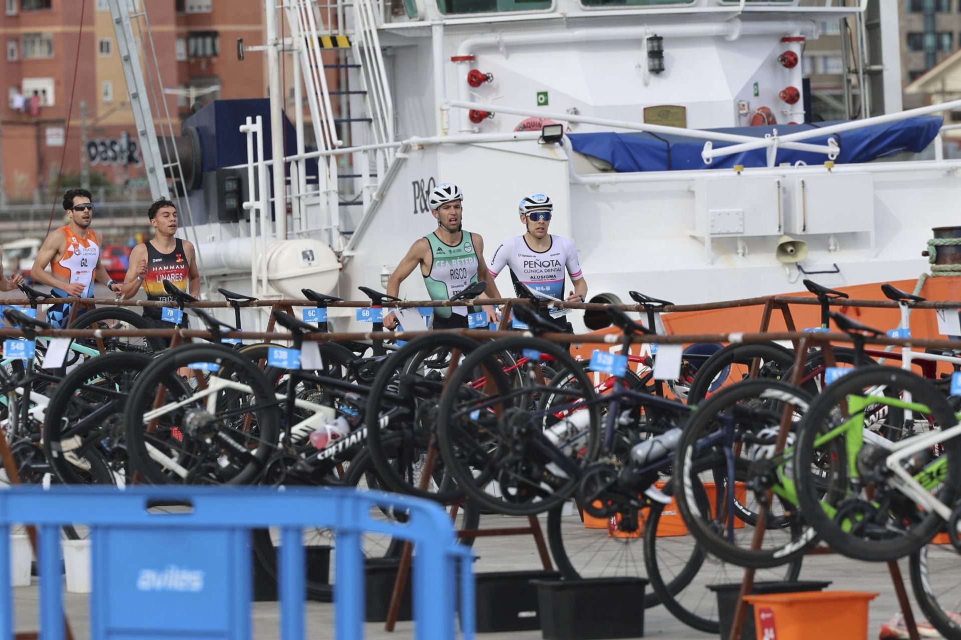 Avilés se llena de duatletas: las fotos de la competición
