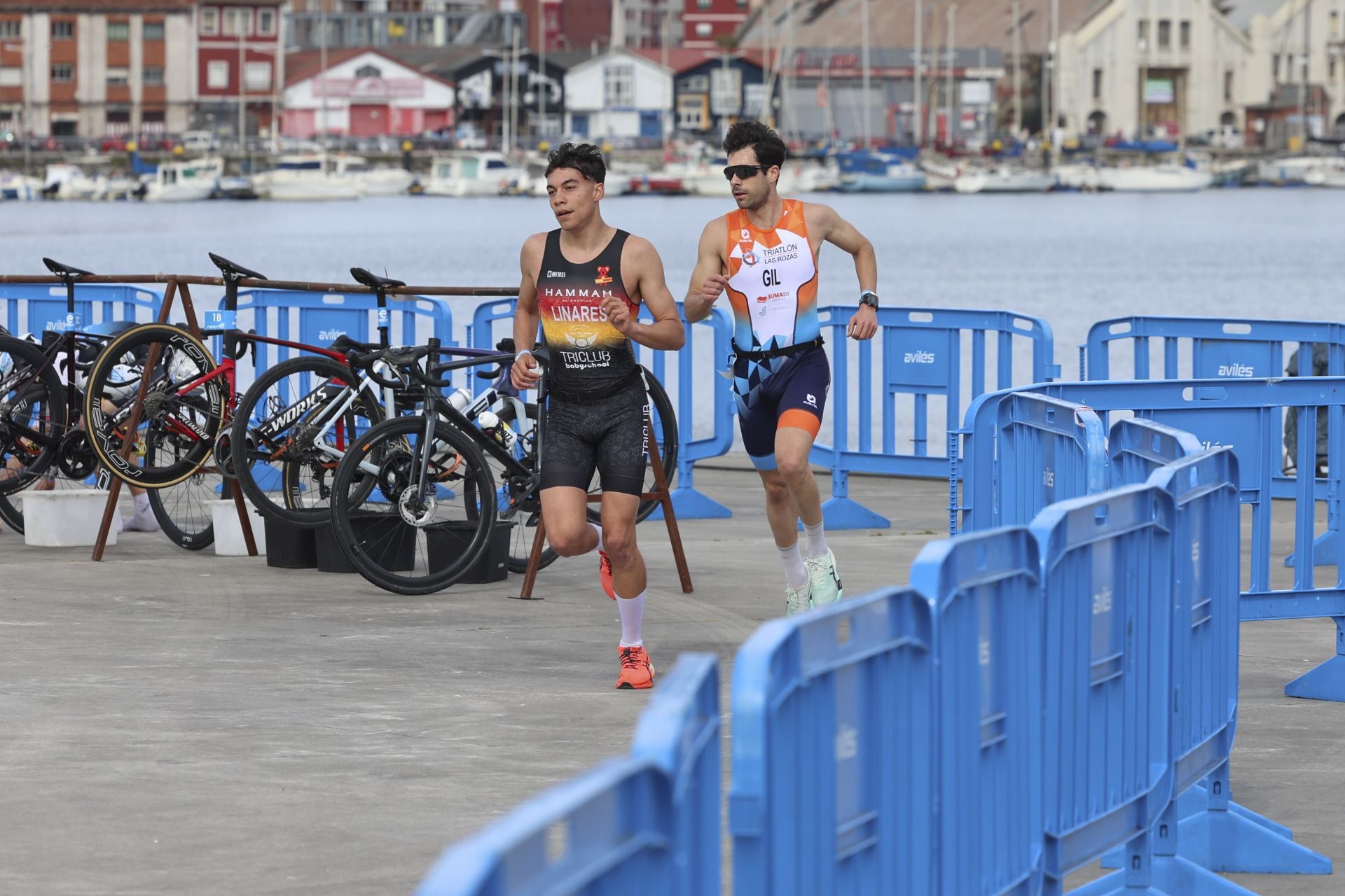 Avilés se llena de duatletas: las fotos de la competición