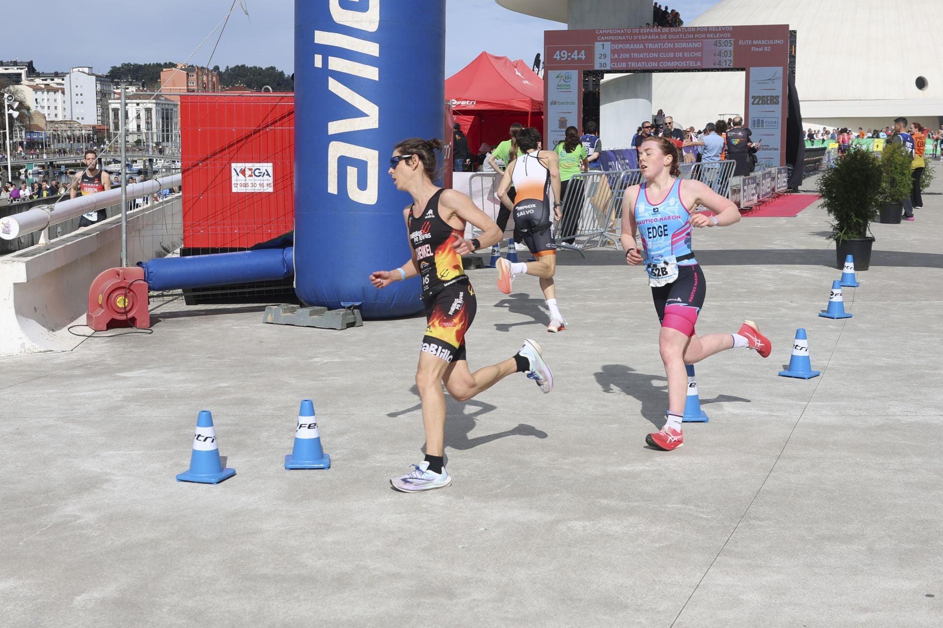 Avilés se llena de duatletas: las fotos de la competición