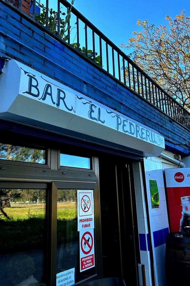 Establecimiento El Pedreru, ubicado en El Puntal muy cerca de la ría. Su actividad depende de mantener el estuario.