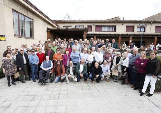 Los jubilados de EMTUSA, este domingo, en la comida anual que celebraron el restaurante Savannah, en El Natahoyo.
