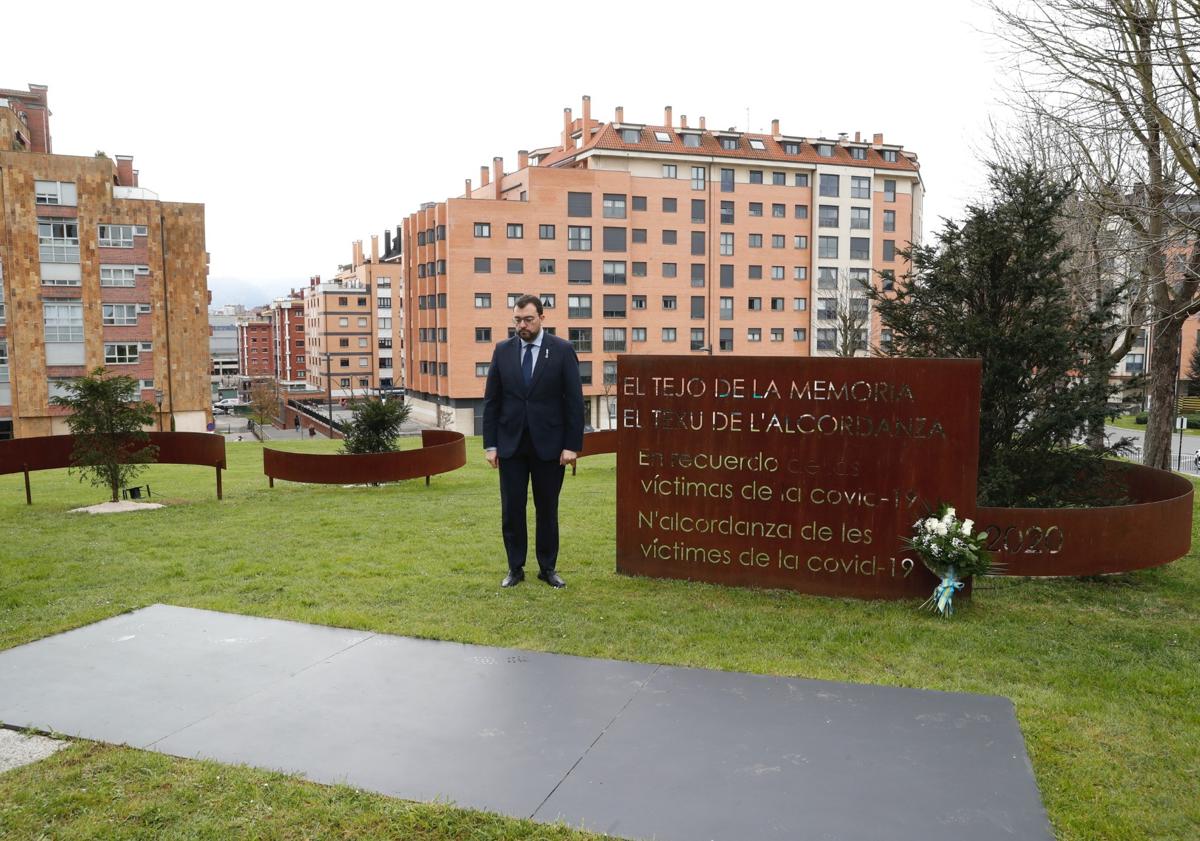 Imagen principal - Asturias recuerda a las víctimas de la pandemia del coronavirus: «Hace cinco años la Historia cambió»