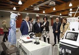 Herminio Sánchez, José Reinoso, Esteban Gómez, Ana Rodríguez, David Coll y Carmen Moriyón, en un stand comercial del congreso.