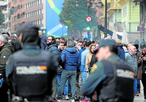 Concentración trabajadores de Hunosa, el pasado diciembre, frente a las oficinas de Oviedo.