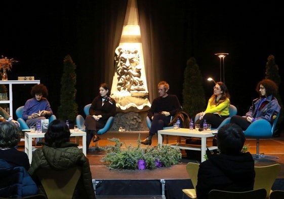 Mario Obrero, Laura Ramos, Carlos Pardo, Alba Cid y Berta García Faet, ayer en el Antiguo Instituto.
