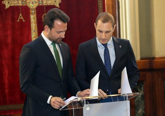 Álvaro Queipo y Adrián Pumares firman un acuerdo de colaboración en la Junta.
