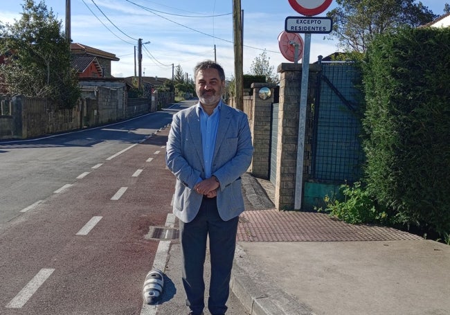 El popular Juan Luis Berros, en el vial de Bobes.