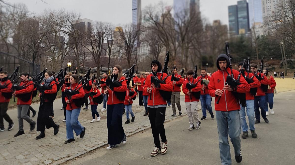 Últimos ensayos de la Banda de Gaitas Villa de Gijón en Nueva York antes del gran día
