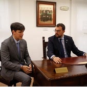 Borja Sánchez, junto con Adrián Barbón e Iván Aitor Lucas, en la firma de la Ley de Ciencia.