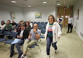 Lydia Espina accede a una reunión con los sindicatos.