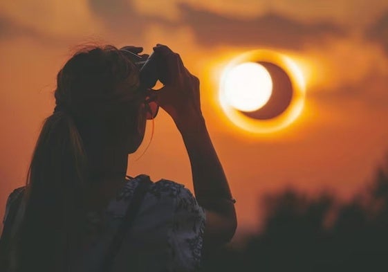 ¿Puede el eclipse solar dañar tu teléfono móvil? Esto es lo que dicen los expertos en astrofotografía