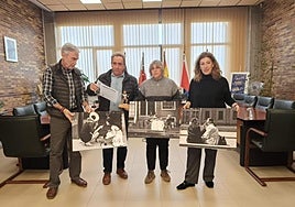 Félix González Muñiz, segundo por la derecha, con las imágenes ganadoras en Polanco.