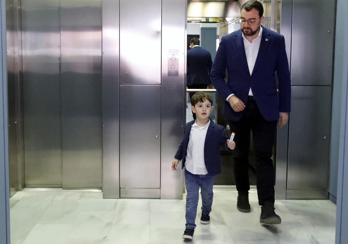 Adrián Barbón y Darío Rodríguez de Haro, en Presidencia.
