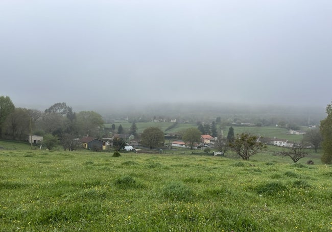 Vista de las viviendas de la zona de El Rayo y La Cuesta, cerca de La Pola, donde se ha culminado el saneamiento.