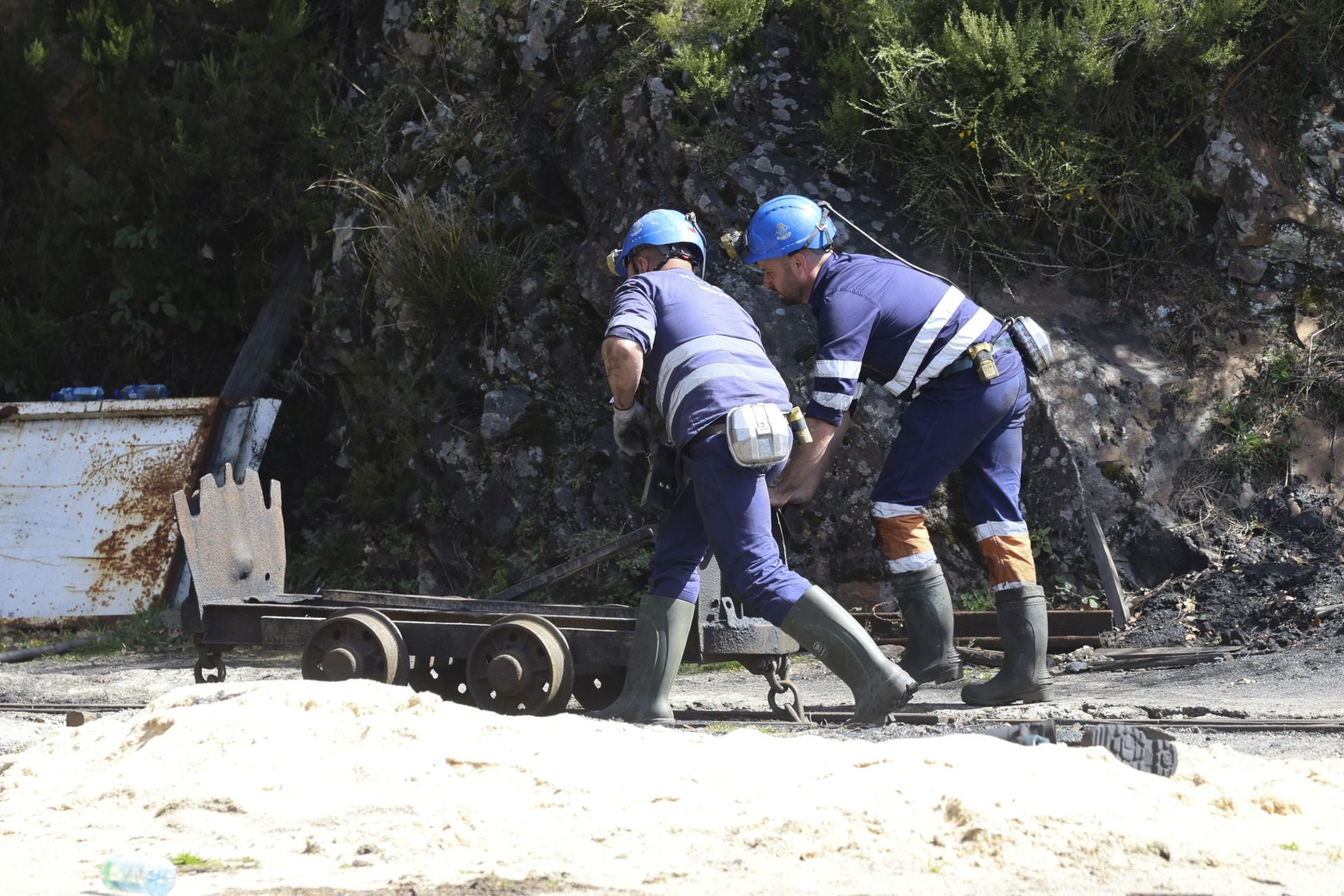Las imágenes de la inspección de la Guardia Civil en la mina de Cerredo