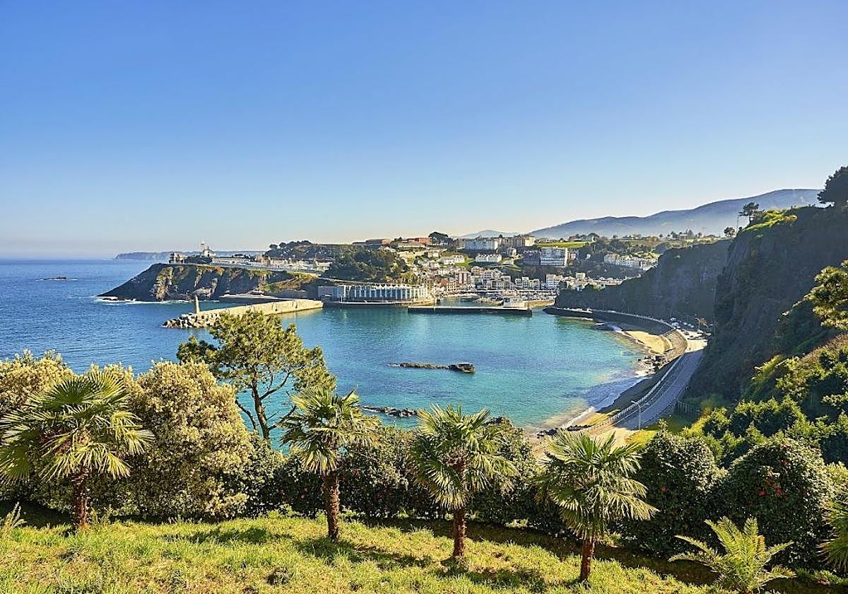 Vista panorámica de Luarca. Foto de: Juan de Tury.